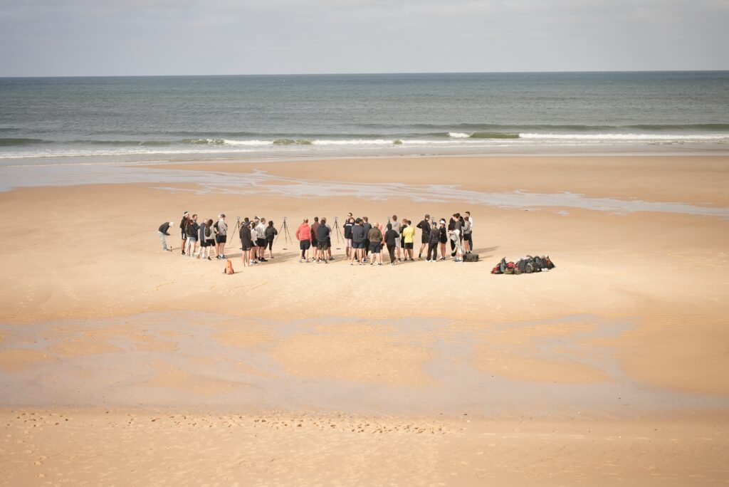 Découvrez le team building nouvelle génération. Mêlez digital (web app) et vrais défis physiques sur-mesure pour vos collaborateurs. Format et contenu 100% personnalisables.